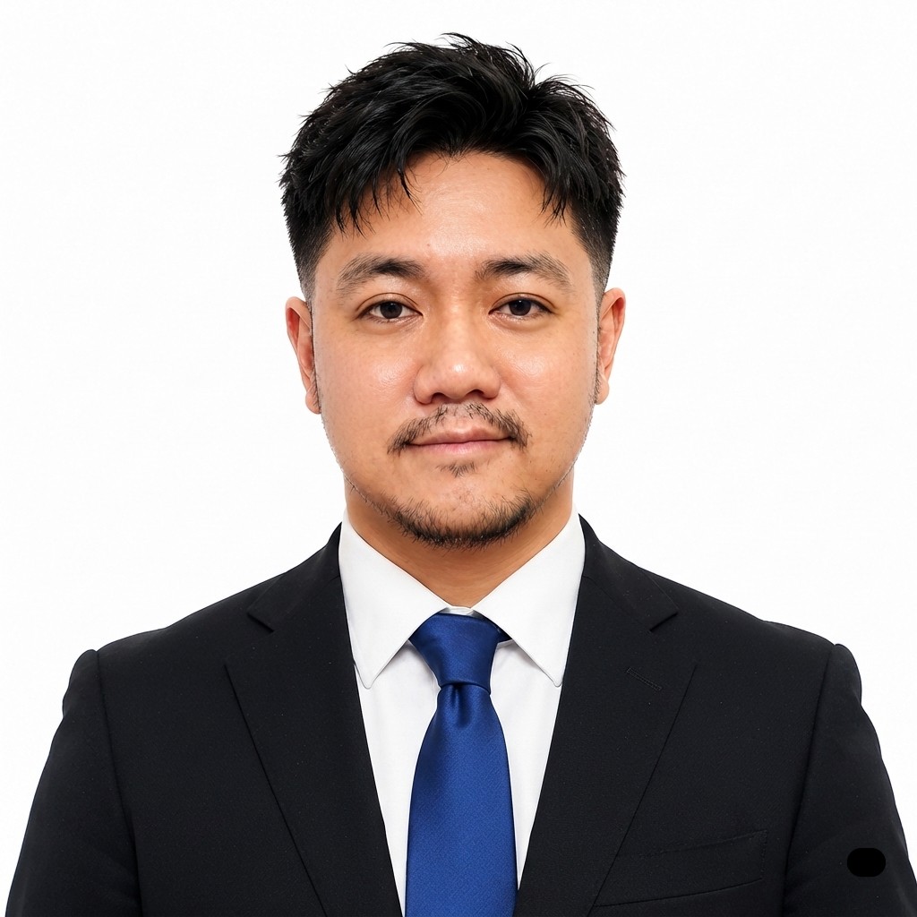 Chris, executive assistant at Halo Desk